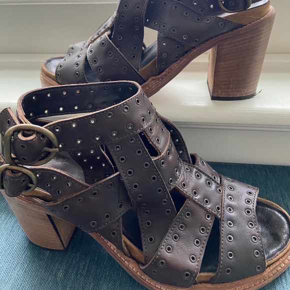 Area Forte Heels - Picture 3 of 4